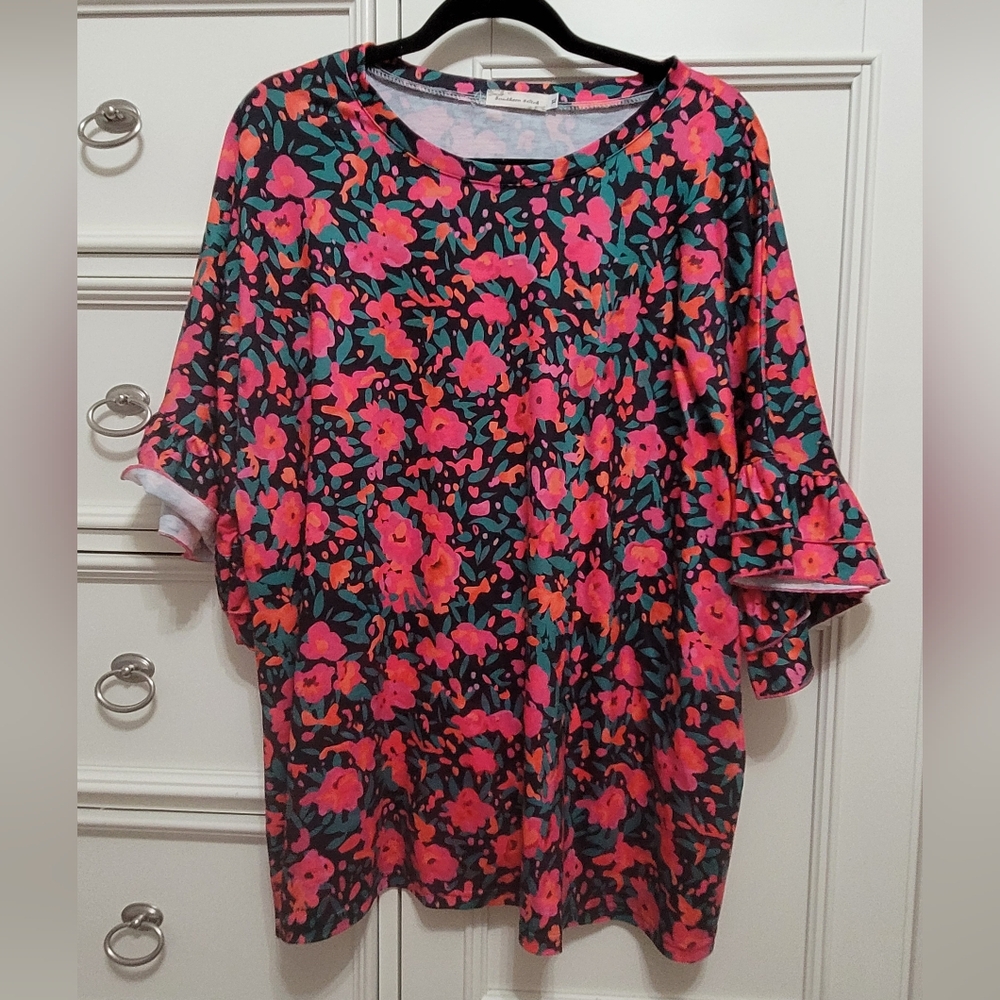 💥3/$24 Southern‎ Stitch Pink Abstract Flower Bell Sleeve Blouse
